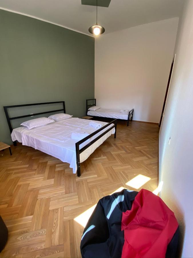 Red Door Lejlighed Tbilisi Eksteriør billede