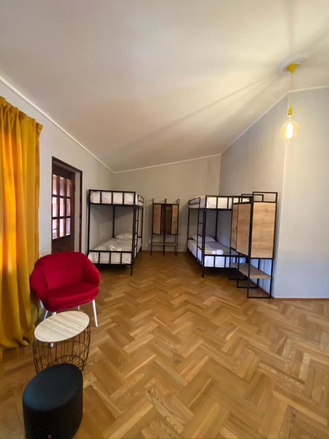Red Door Lejlighed Tbilisi Eksteriør billede