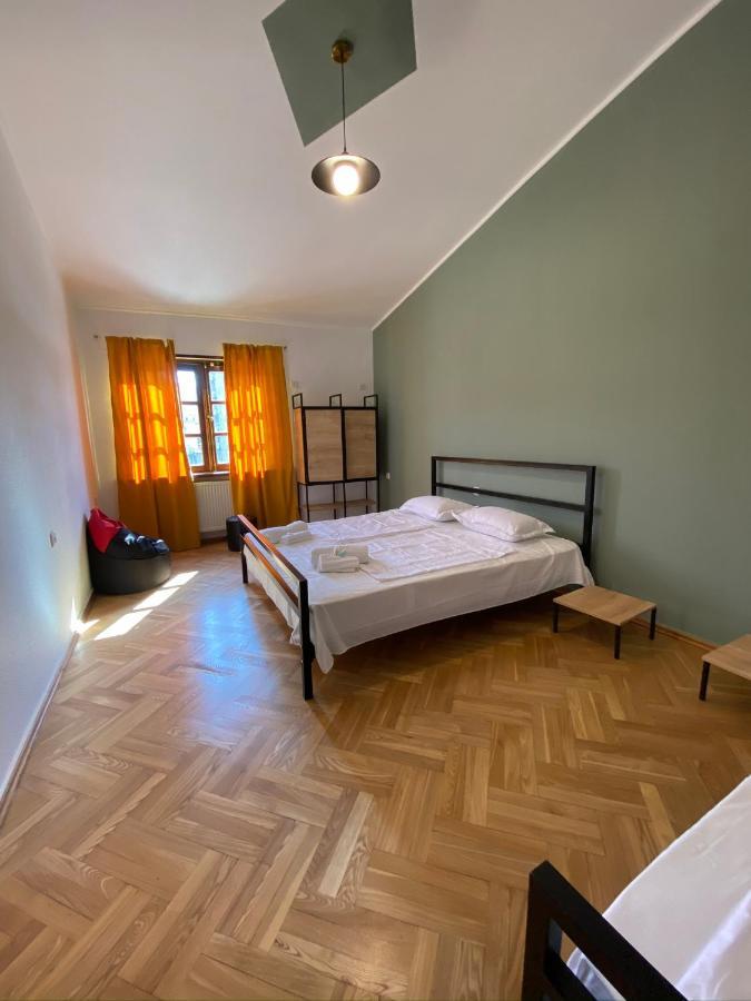 Red Door Lejlighed Tbilisi Eksteriør billede