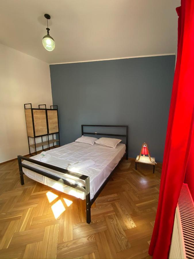 Red Door Lejlighed Tbilisi Eksteriør billede