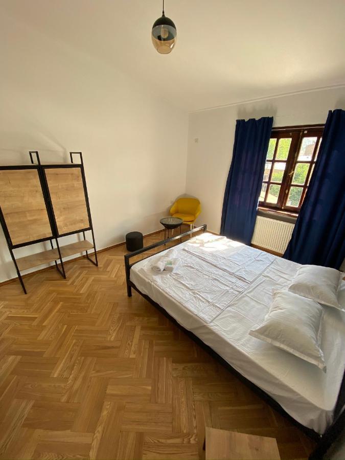 Red Door Lejlighed Tbilisi Eksteriør billede