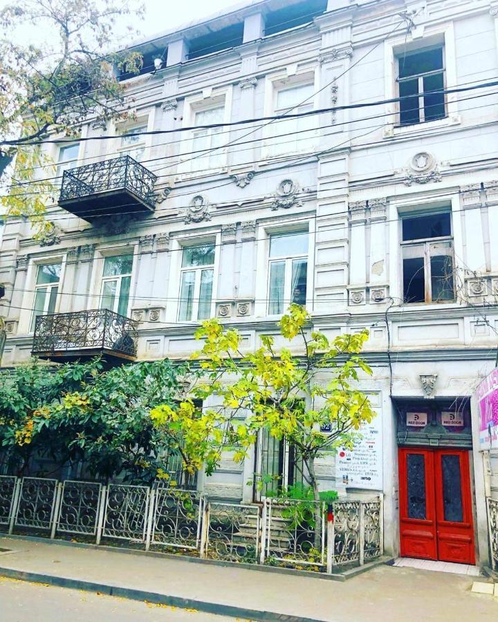 Red Door Lejlighed Tbilisi Eksteriør billede